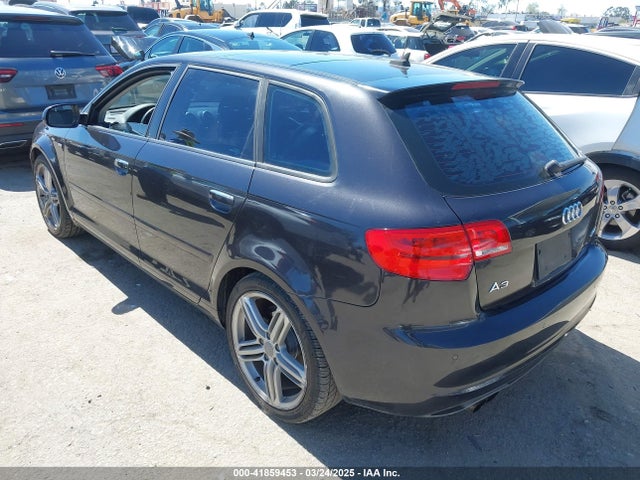2011 AUDI A3 WAUKEAFM2BA065050 Photo 2