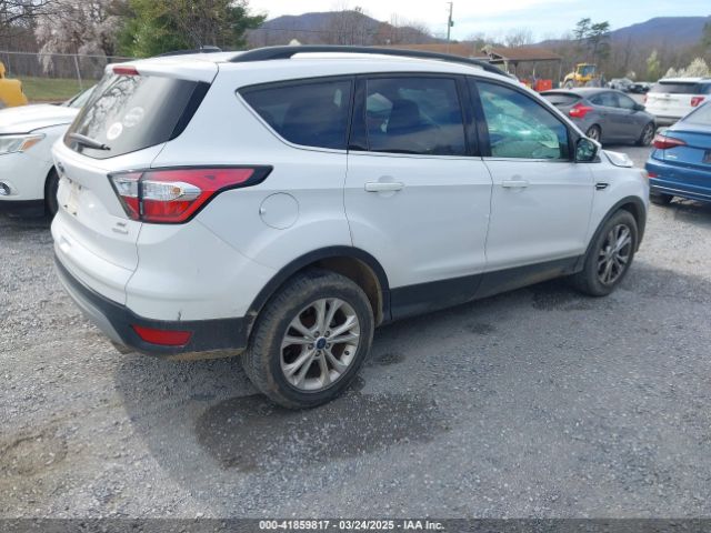 1FMCU0GD3JUA76053 Ford ESCAPE SE