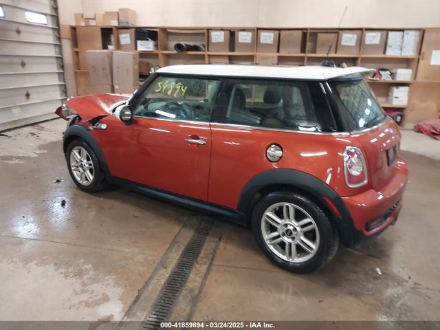 2011 MINI COOPER S WMWSV3C52BTY13177 Photo 2