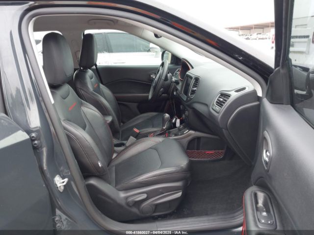 3C4NJDDB5JT270609 Jeep Compass Trailhawk 4x4