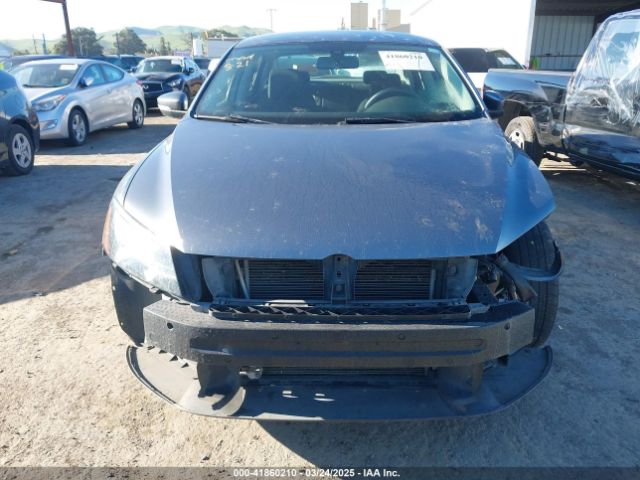 1VWAT7A3XFC010262 Volkswagen Passat 1.8t S