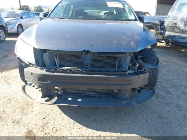 1VWAT7A3XFC010262 Volkswagen Passat 1.8t S