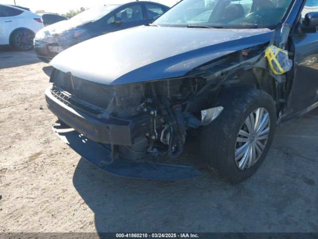1VWAT7A3XFC010262 Volkswagen Passat 1.8t S