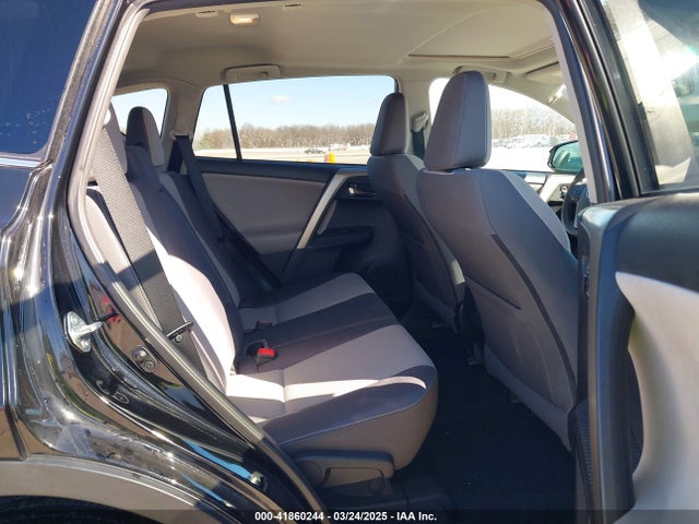 2T3RFREV3EW186733 Toyota Rav4 Xle