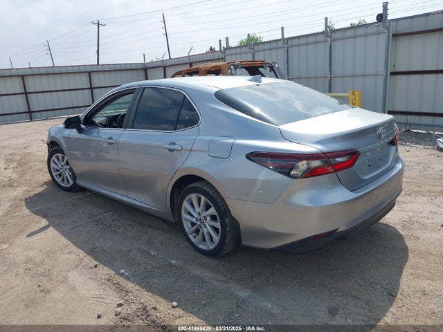 Toyota CAMRY LE 2022 4T1C11AK8NU630618 Image 3