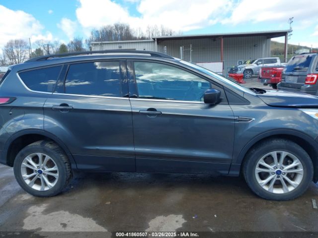 1FMCU9GDXHUA10453 Ford ESCAPE SE