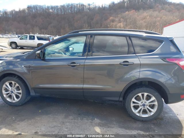 1FMCU9GDXHUA10453 Ford ESCAPE SE