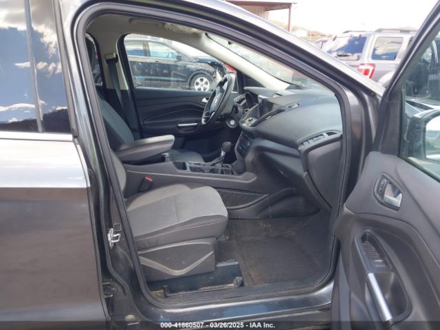 1FMCU9GDXHUA10453 Ford ESCAPE SE