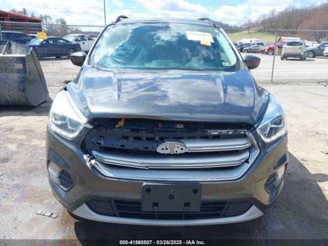 1FMCU9GDXHUA10453 Ford ESCAPE SE
