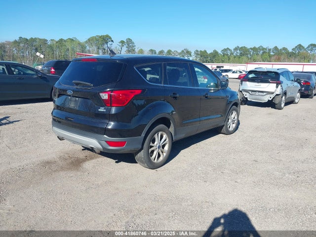 1FMCU9GD4KUA96902 Ford ESCAPE SE