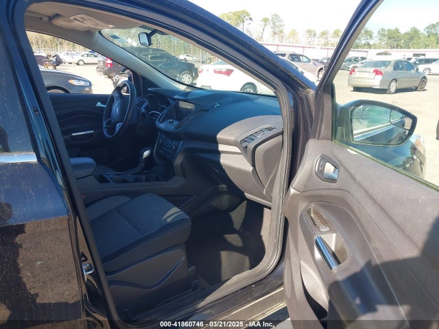 1FMCU9GD4KUA96902 Ford ESCAPE SE