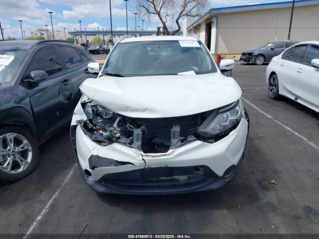 JN1BJ1CP0HW002587 Nissan Rogue Sport Sv