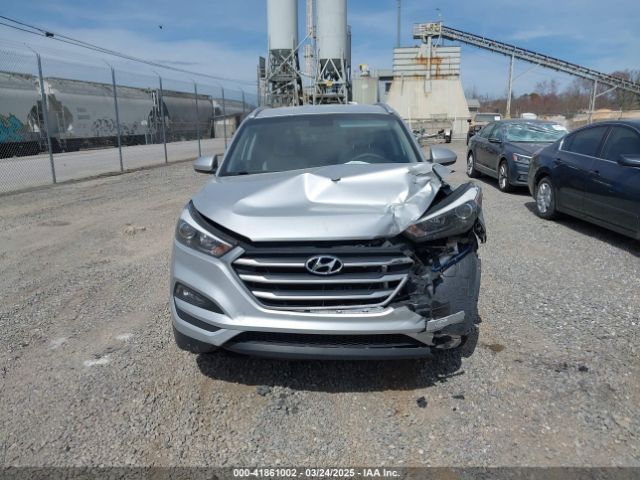 KM8J3CA44HU486519 Hyundai TUCSON SE
