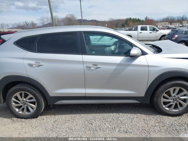KM8J3CA44HU486519 Hyundai TUCSON SE
