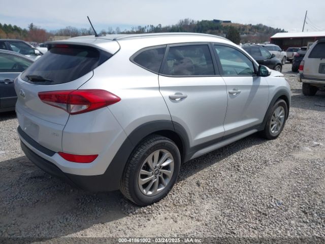 KM8J3CA44HU486519 Hyundai TUCSON SE