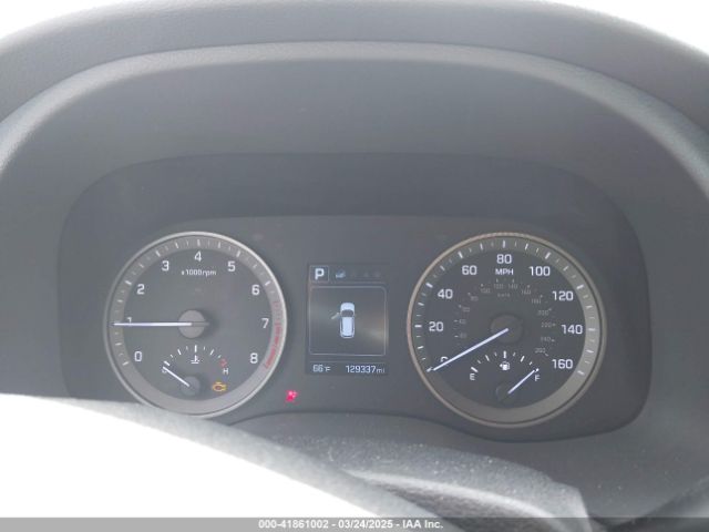 KM8J3CA44HU486519 Hyundai TUCSON SE