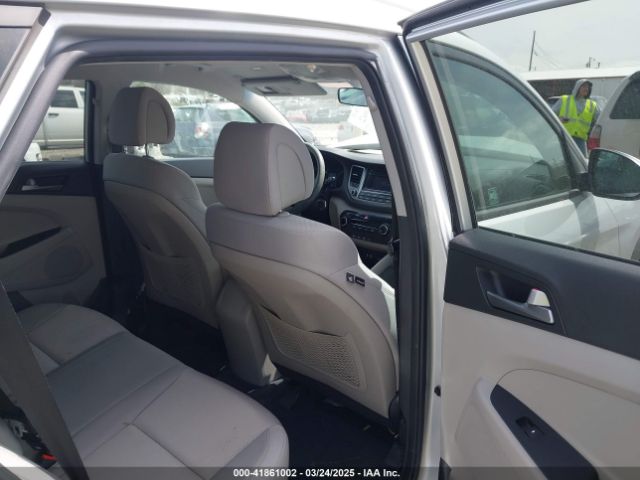 KM8J3CA44HU486519 Hyundai TUCSON SE
