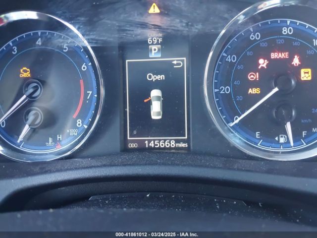 2T1BURHE3KC137878 Toyota COROLLA SE