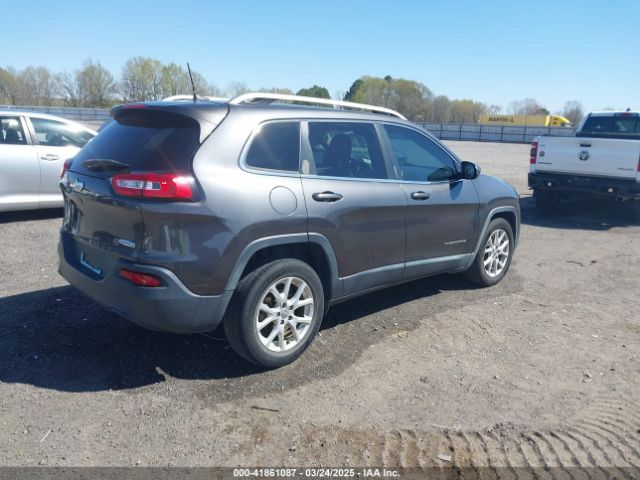 1C4PJLCBXHW572714 Jeep Cherokee Latitude Fwd