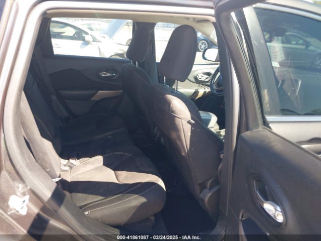 1C4PJLCBXHW572714 Jeep Cherokee Latitude Fwd