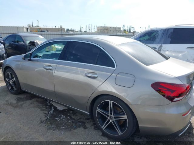 WDD3G4EB1KW025196 Mercedes-Benz A 220