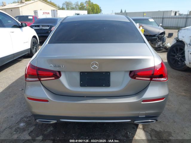 WDD3G4EB1KW025196 Mercedes-Benz A 220