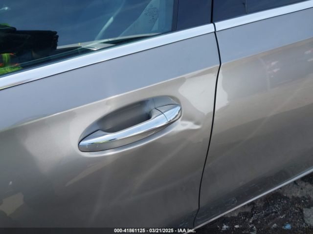 WDD3G4EB1KW025196 Mercedes-Benz A 220