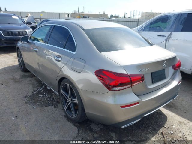 WDD3G4EB1KW025196 Mercedes-Benz A 220