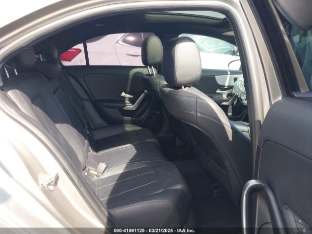 WDD3G4EB1KW025196 Mercedes-Benz A 220