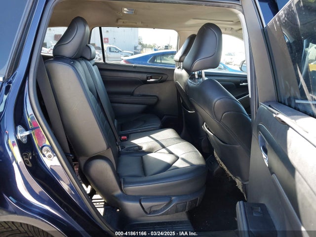 5TDHZRBH8LS508251 Toyota Highlander Xle