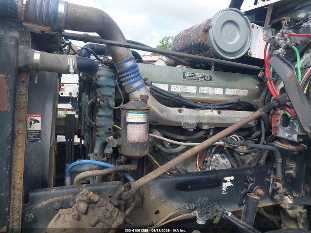 41861259 :رقم المزاد ، 1FUYDSEB1WP909855 vin ، 1998 Freightliner Conventional Fld120 مزاد بيع