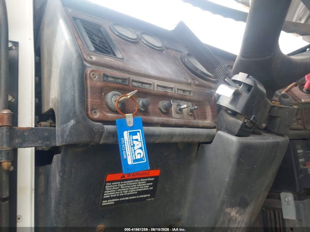 41861259 :رقم المزاد ، 1FUYDSEB1WP909855 vin ، 1998 Freightliner Conventional Fld120 مزاد بيع