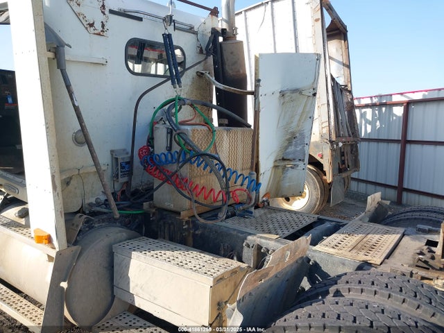 41861259 :رقم المزاد ، 1FUYDSEB1WP909855 vin ، 1998 Freightliner Conventional Fld120 مزاد بيع
