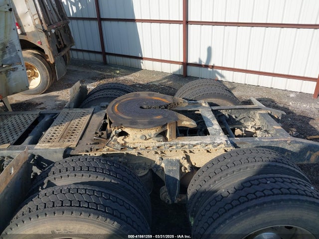 41861259 :رقم المزاد ، 1FUYDSEB1WP909855 vin ، 1998 Freightliner Conventional Fld120 مزاد بيع