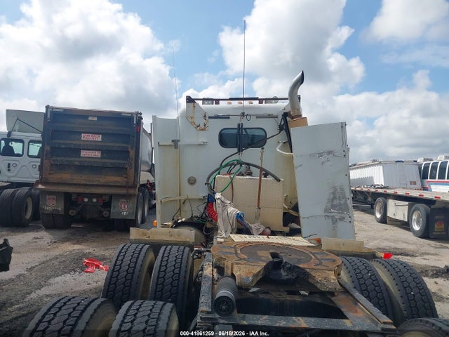 41861259 :رقم المزاد ، 1FUYDSEB1WP909855 vin ، 1998 Freightliner Conventional Fld120 مزاد بيع