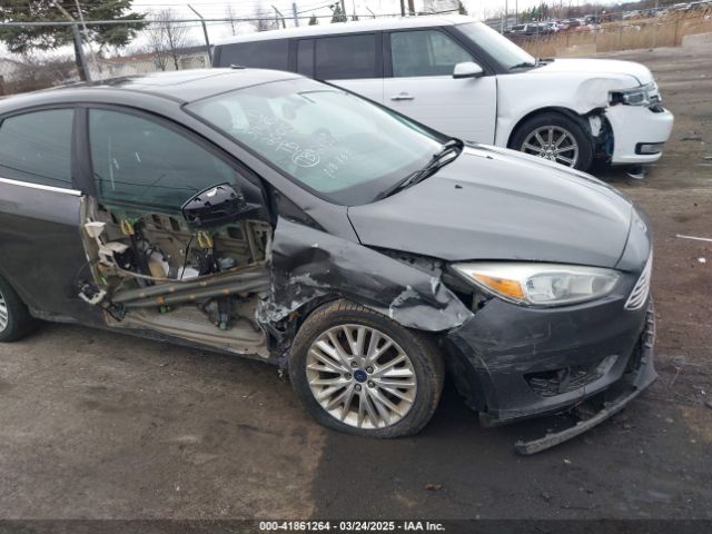 1FADP3N28GL252005 Ford Focus Titanium