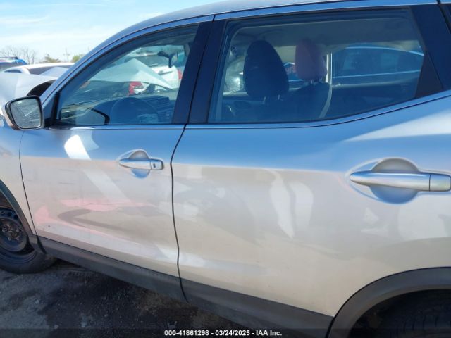 JN1BJ1CR8KW348475 Nissan Rogue Sport S