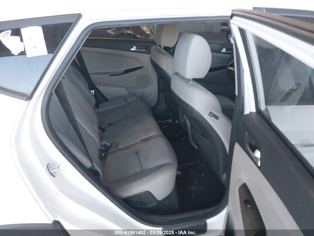 KM8J23A41KU901810 Hyundai TUCSON SE