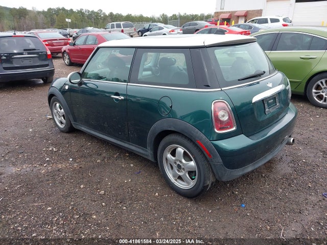 2009 MINI COOPER WMWMF33579TW72493 Photo 2