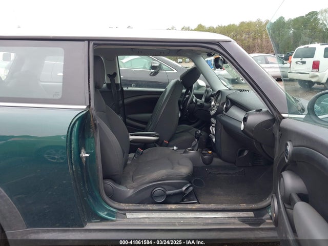 2009 MINI COOPER WMWMF33579TW72493 Photo 4