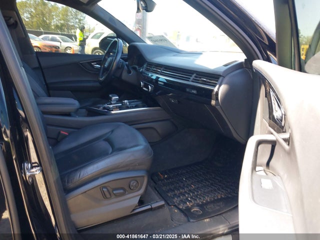 WA1VAAF77HD031953 Audi Q7 3.0t Premium