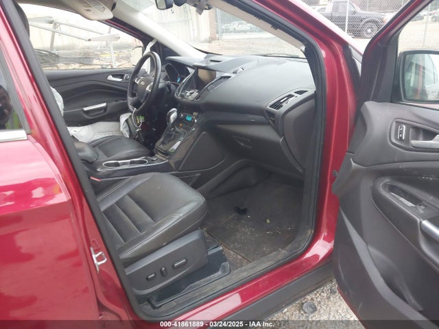 1FMCU9J9XFUA20823 Ford Escape Titanium