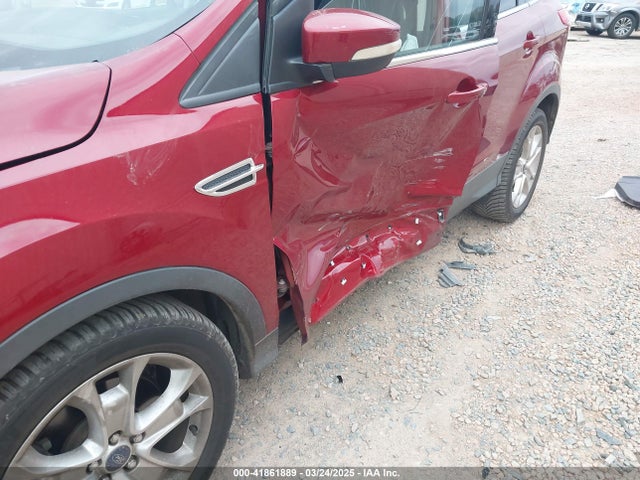 1FMCU9J9XFUA20823 Ford Escape Titanium