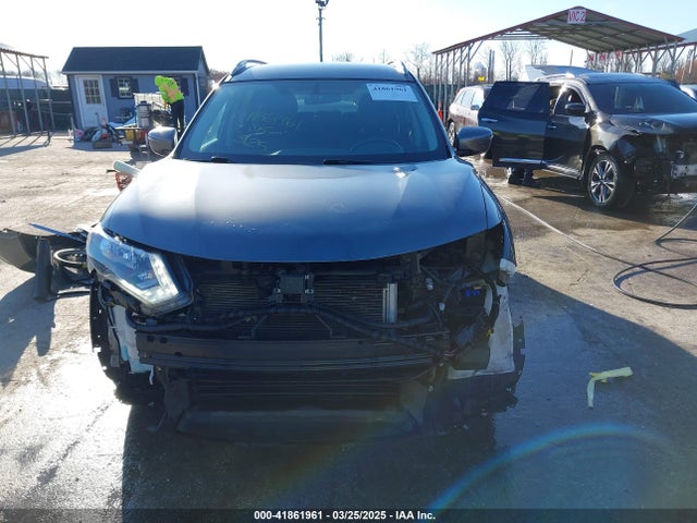 5N1AT2MV0JC769705 Nissan ROGUE SV