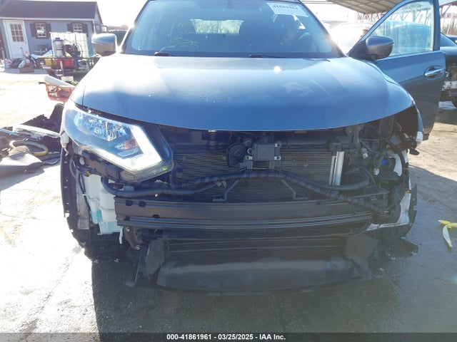 5N1AT2MV0JC769705 Nissan ROGUE SV
