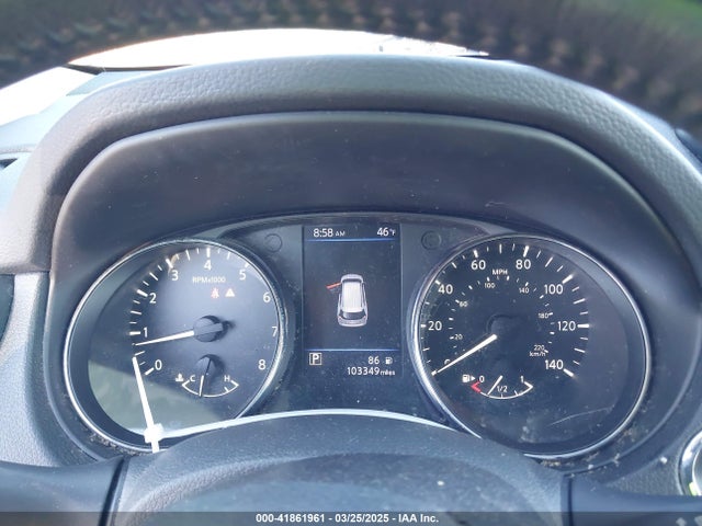 5N1AT2MV0JC769705 Nissan ROGUE SV