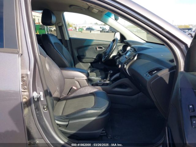 KM8JUCAG6FU008672 Hyundai TUCSON SE