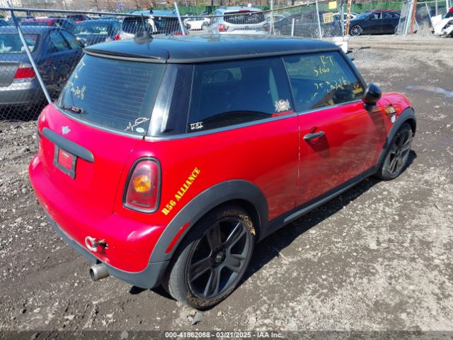 2010 MINI COOPER WMWMF3C52ATZ64556 Photo 3