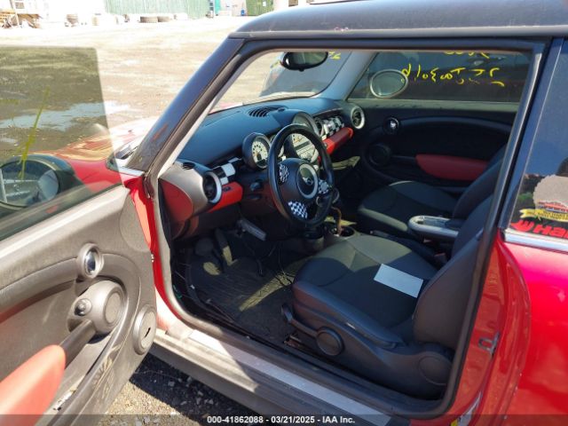 2010 MINI COOPER WMWMF3C52ATZ64556 Photo 4