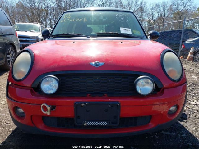 2010 MINI COOPER WMWMF3C52ATZ64556 Photo 5